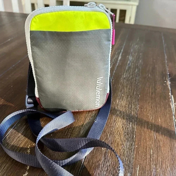 Lululemon easy access cross body bag - Picture 9 of 12